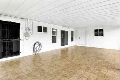 733 W 32 Street, Hialeah, FL 33012 - Photo 5