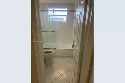 5050 Bayview Dr #17, Fort Lauderdale, FL 33308 - Photo 9