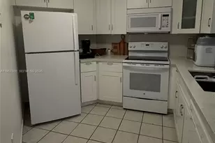 9437 Fontainebleau Blvd, Miami, FL 33172 - Photo 5