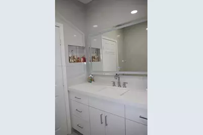 7812 NW 198th St, Hialeah, FL 33015 - Photo 17