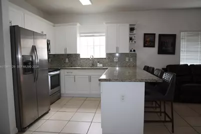7812 NW 198th St, Hialeah, FL 33015 - Photo 3