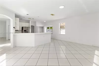 2327 NW 187th Ave, Pembroke Pines, FL 33029 - Photo 19