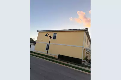 4002 NW 11th Dr, Lauderhill, FL 33313 - Photo 9