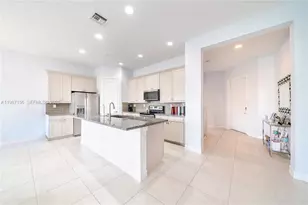 11674 SW 13th Ln, Pembroke Pines, FL 33025 - Photo 7