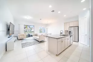 11674 SW 13th Ln, Pembroke Pines, FL 33025 - Photo 5