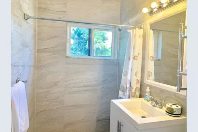 2 NE 45th St, Miami, FL 33137 - Photo 15