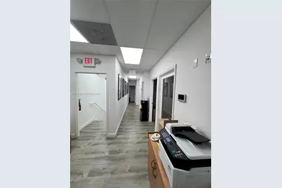 8221 NW 30th Ter, Doral, FL 33198 - Photo 9