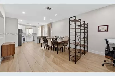 2166 NW 191st Ave, Pembroke Pines, FL 33029 - Photo 15