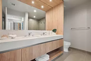 11 NE 6th St, Miami, FL 33132 - Photo 13