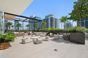 11 NE 6th St, Miami, FL 33132 - Photo 21