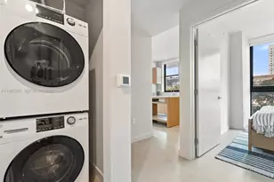 11 NE 6th St, Miami, FL 33132 - Photo 19