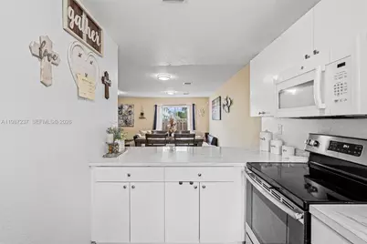 243 SW 6th Ln, Florida City, FL 33034 - Photo 9