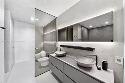 200 Biscayne Boulevard Way #5010, Miami, FL 33131 - Photo 37
