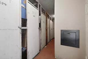 8051 N Sunrise Lakes Dr, Sunrise, FL 33322 - Photo 21