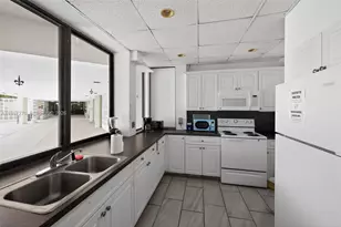 8051 N Sunrise Lakes Dr, Sunrise, FL 33322 - Photo 9