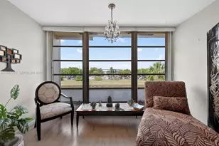 8051 N Sunrise Lakes Dr, Sunrise, FL 33322 - Photo 7