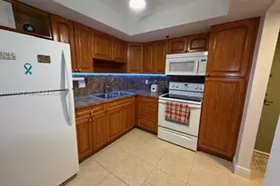 1100 St Charles Pl, Pembroke Pines, FL 33026 - Photo 13