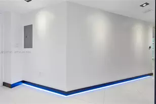 55 SE 6th St, Miami, FL 33131 - Photo 5