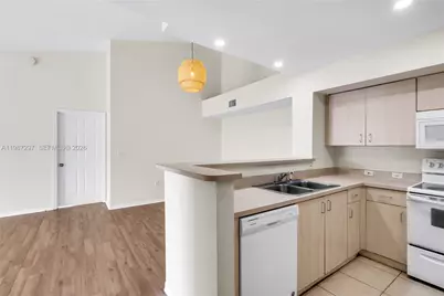 11185 SW 6th St #301, Pembroke Pines, FL 33025 - Photo 11