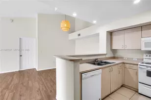 11185 SW 6th St, Pembroke Pines, FL 33025 - Photo 11