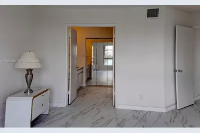 3600 Mystic Pointe Dr #613, Aventura, FL 33180 - Photo 11