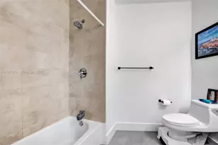 1900 N Bayshore Dr, Miami, FL 33132 - Photo 31