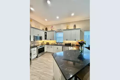 2319 NW 193rd Ave, Pembroke Pines, FL 33029 - Photo 9