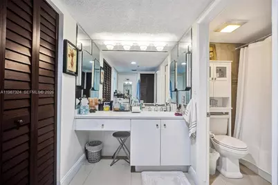 20515 E Country Club Dr #249, Aventura, FL 33180 - Photo 15