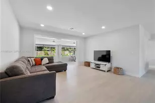 885 Camellia Ct, Plantation, FL 33317 - Photo 23