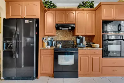 19269 NW 14th St, Pembroke Pines, FL 33029 - Photo 21