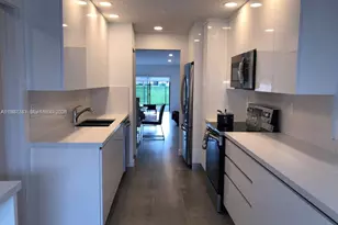 534 NE 195th St, Miami, FL 33179 - Photo 3