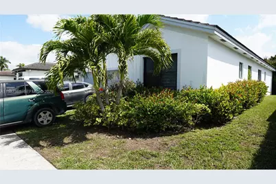 16869 SW 109th Pl, Miami, FL 33157 - Photo 11