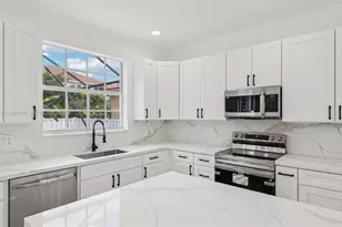 12425 NW 54th Ct, Coral Springs, FL 33076 - Photo 3