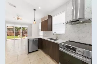 16834 NW 89th Ct, Miami Lakes, FL 33018 - Photo 5