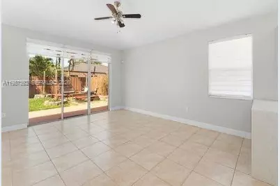 16834 NW 89th Ct, Miami Lakes, FL 33018 - Photo 9