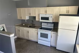 1271 NE 32nd St, Oakland Park, FL 33334 - Photo 3