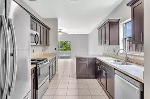 1498 SW 106th Ave, Pembroke Pines, FL 33025 - Photo 19