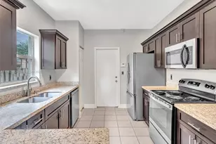 1498 SW 106th Ave, Pembroke Pines, FL 33025 - Photo 17