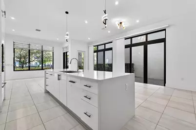 8237 NW 43rd St, Doral, FL 33166 - Photo 19