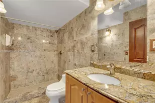 6580 W 27th Ct, Hialeah, FL 33016 - Photo 7