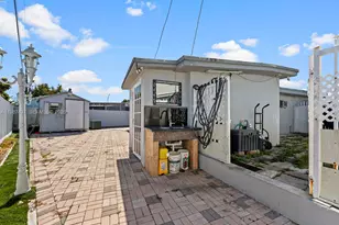 871 SE 5th Pl, Hialeah, FL 33010 - Photo 33
