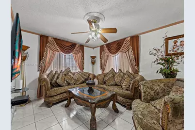 871 SE 5th Pl, Hialeah, FL 33010 - Photo 13