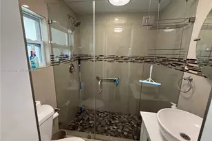 11602 NW 58th Ave, Hialeah, FL 33012 - Photo 13