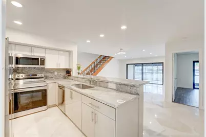 8352 Dundee Ter, Miami Lakes, FL 33016 - Photo 3