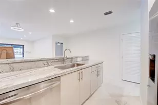 8352 Dundee Terrace, Miami Lakes, FL 33016 - Photo 15