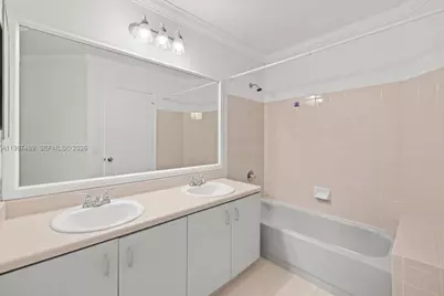 1041 NW 189th Ave, Pembroke Pines, FL 33029 - Photo 29