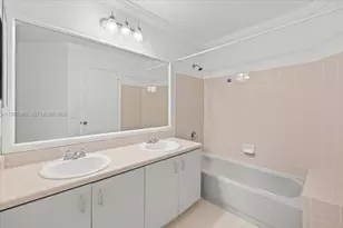 1041 NW 189th Ave, Pembroke Pines, FL 33029 - Photo 29