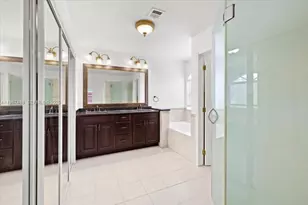 1041 NW 189th Ave, Pembroke Pines, FL 33029 - Photo 21