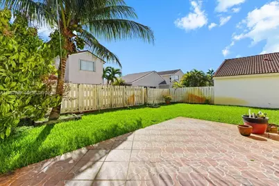 1041 NW 189th Ave, Pembroke Pines, FL 33029 - Photo 31