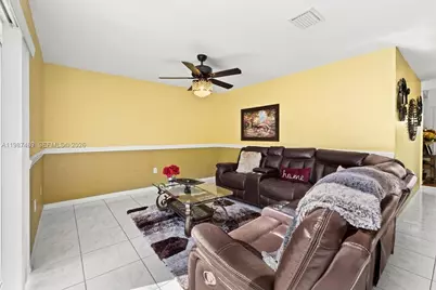 1041 NW 189th Ave, Pembroke Pines, FL 33029 - Photo 13
